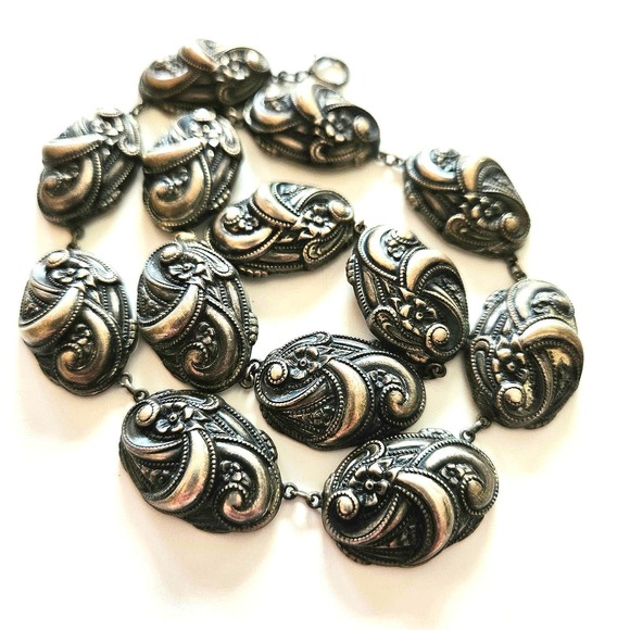 Floral Elegance: Art Deco Choker with Floral Motif - Picture 6 of 16